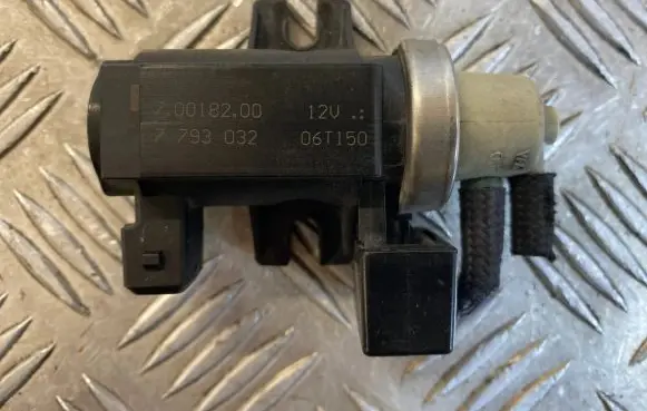 BMW 5 E60 E61 Turbo solenoid valve 7793032 06T150 70018200