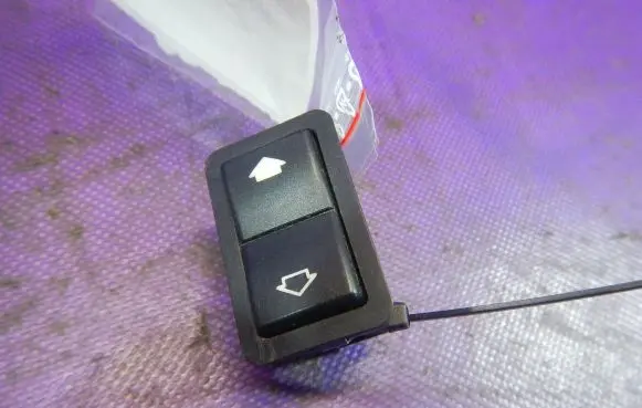 BMW 5 E39 Quarter vent window switch 836974