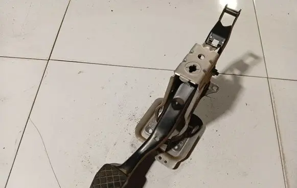 Skoda Octavia Mk2 (1Z) Brake pedal 1K1721057N