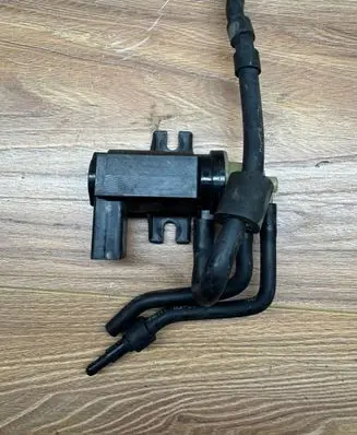 Volkswagen Touran I Turbo solenoid valve 1K0906627A 70086800