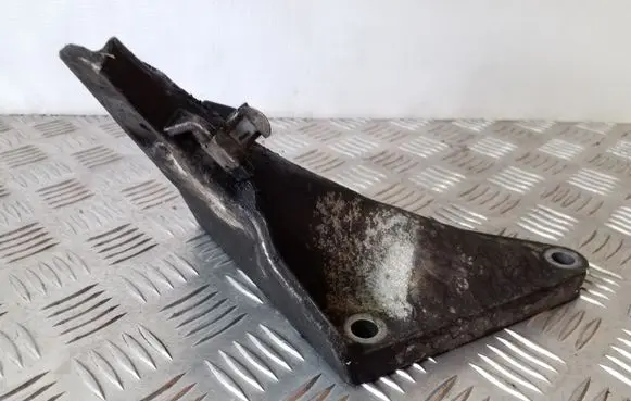 BMW 7 E65 E66 Engine mounting bracket 6770005
