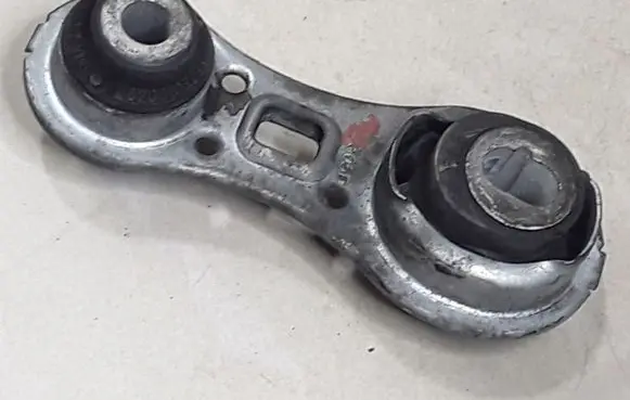 Nissan Primera Engine mount bracket 8200103263