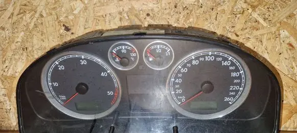 Volkswagen PASSAT B5.5 Speedometer (instrument cluster) 3b0920827