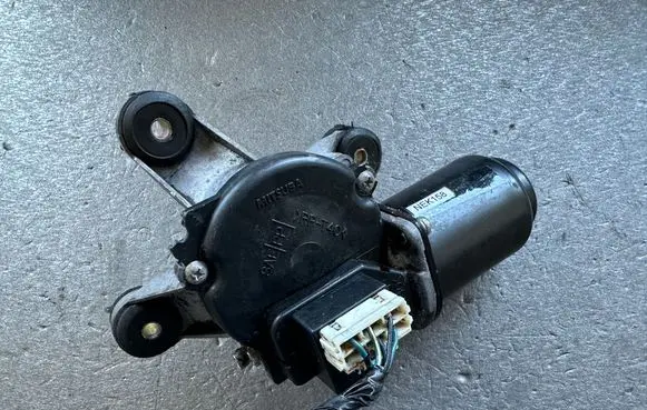 Nissan Patrol Y61 Front wiper linkage and motor 28810VB000