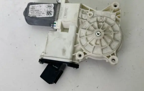 Ford Mustang VI Front door window regulator motor