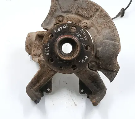 Volkswagen New Beetle Front wheel hub