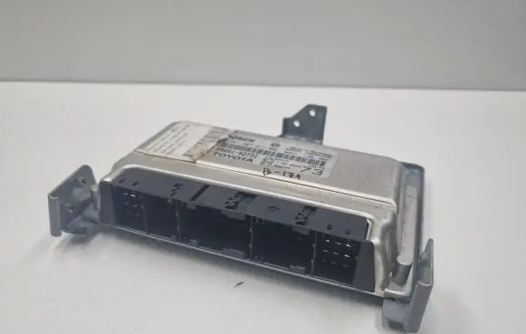 Toyota Corolla E120 E130 Engine control unit/module 8966102731 1039S01676 0261207411