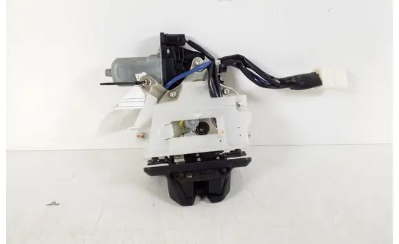 Lexus RX 330 - 350 - 400H Loading door lock 69350-48050