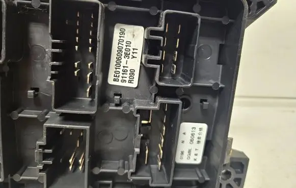 KIA Sorento Fuse module 911613E010 1006901018 BE010060907019