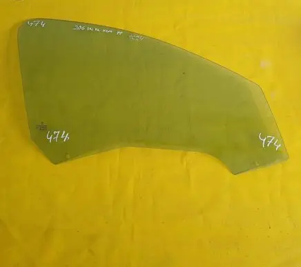Peugeot 206 Front door window glass four-door