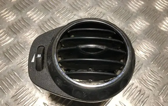 Alfa Romeo 147 Dash center air vent grill 225495