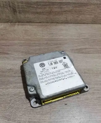 Volkswagen PASSAT B5 Airbag control unit/module 1J0909607