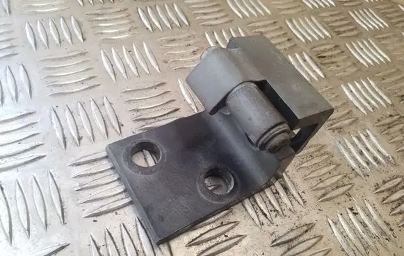 BMW X5 E53 Front door lower hinge 82651559 82651579
