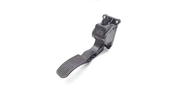 Accelerator throttle pedal