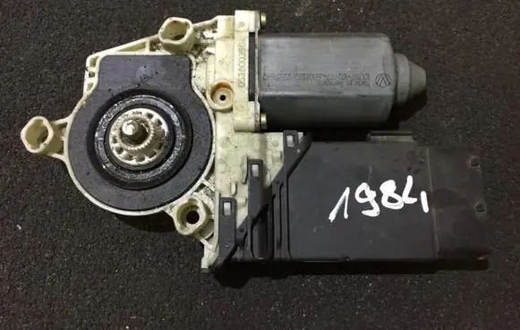 Seat Toledo II (1M) Front door window regulator motor 101387102