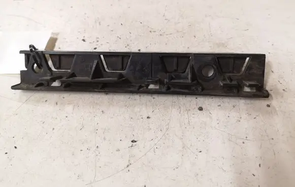 Front bumper mounting bracket