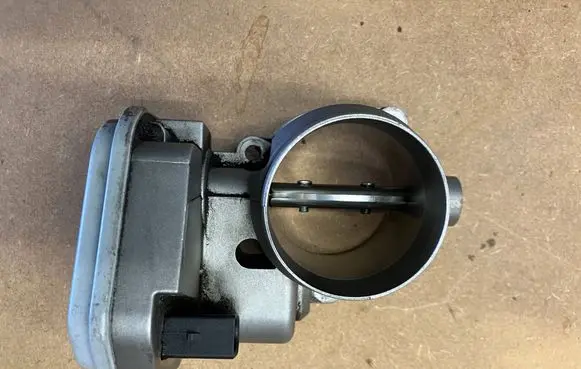 BMW 5 E60 E61 Throttle body valve 0892607 20200605