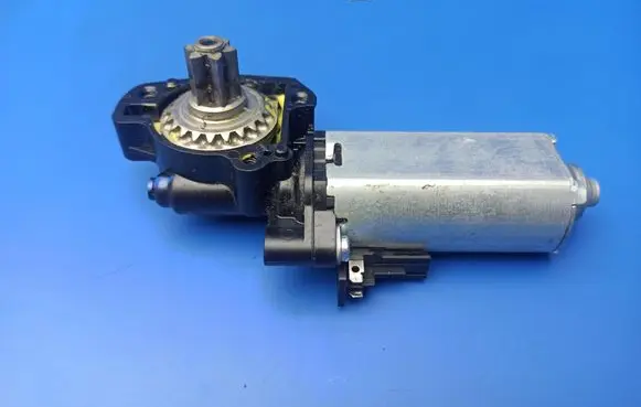 Mercedes-Benz E W212 Seat adjustment motor 00402873 P10848301 130423B