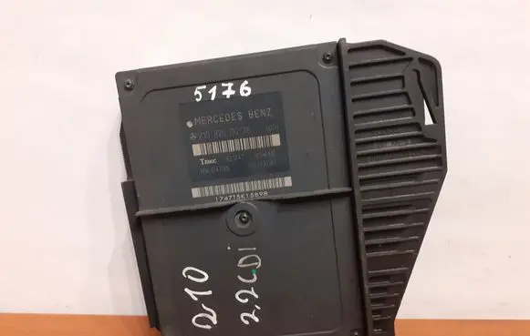 Mercedes-Benz E W210 Central body control module 2108200026 5176