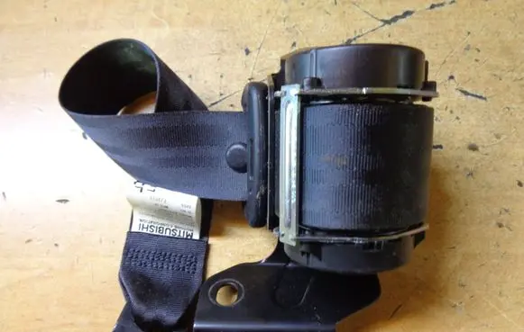 Mitsubishi Space Star Rear seatbelt 6217538