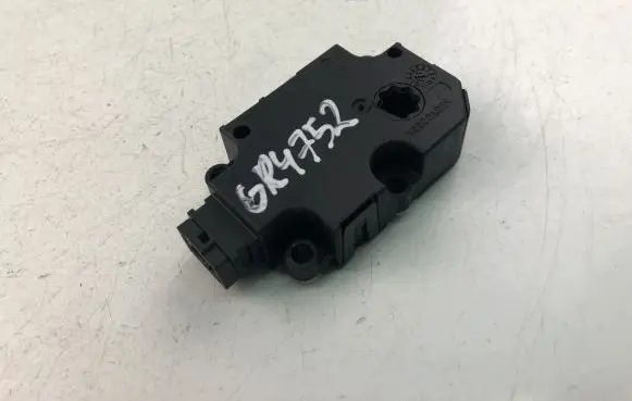 Audi A6 C7 Intake manifold valve actuator/motor CZ1139300856