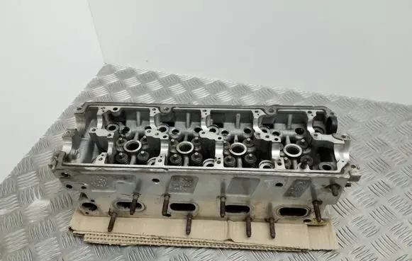 Volkswagen PASSAT B7 Engine head 03L103373A