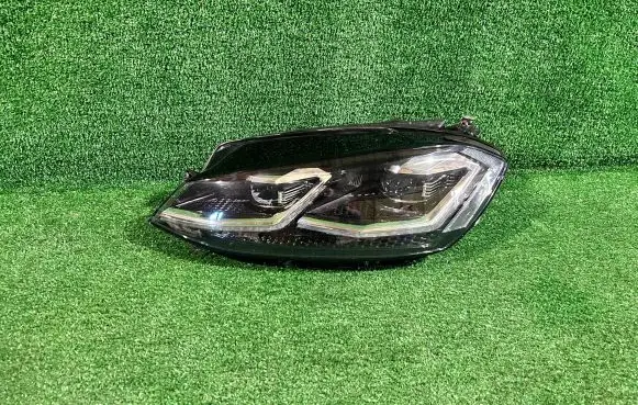Volkswagen Golf VII Headlight/headlamp
