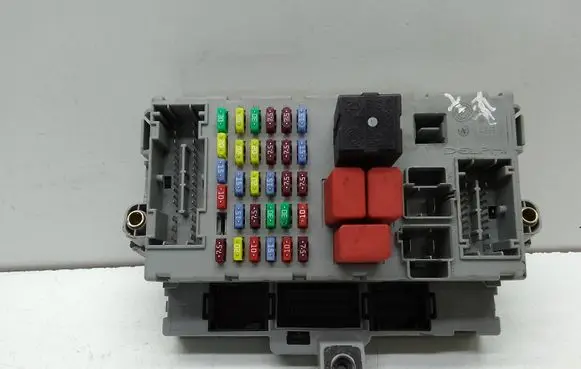 Alfa Romeo 159 Fuse module 406626 PA6GB20GF10
