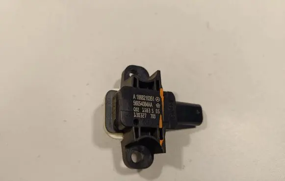 Jeep Grand Cherokee Airbag deployment crash/impact sensor A1668210351 56054084AA