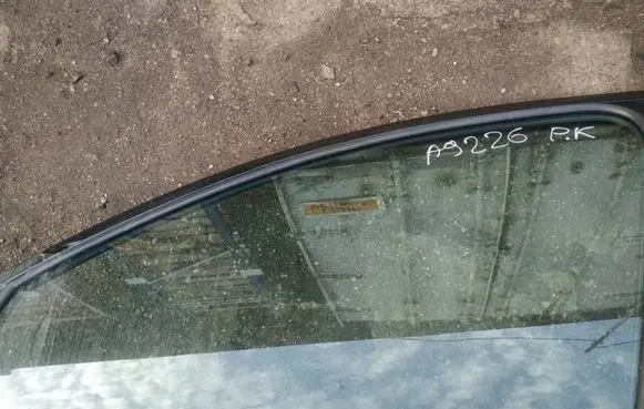 Peugeot 206 Front door window glass four-door as2