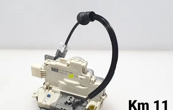 Volkswagen PASSAT B7 Front door lock 3C1837015A A046465