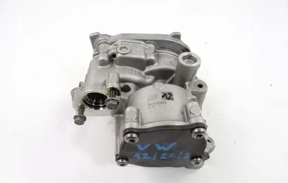 Volkswagen Golf VII Oil pump 04L145305 04L145208AB