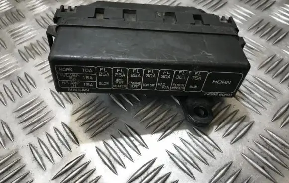 Nissan Sunny Fuse box set 2438260r01