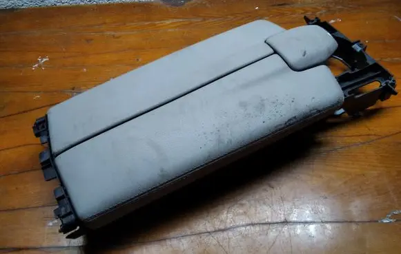 Mercedes-Benz E AMG W212 Armrest 0005746037