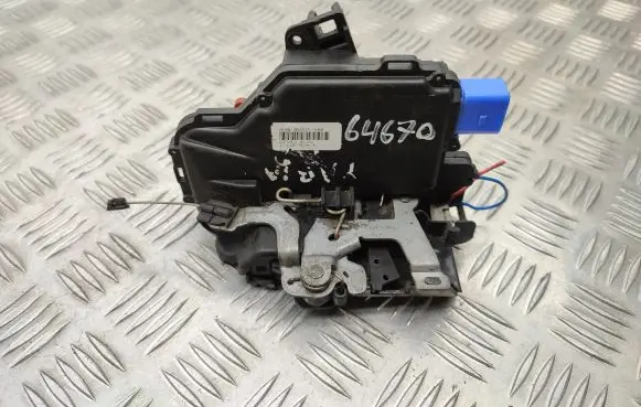 Skoda Fabia Mk2 (5J) Front door lock 3B2837016AB