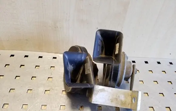 Audi A8 S8 D2 4D Horn signal E335717