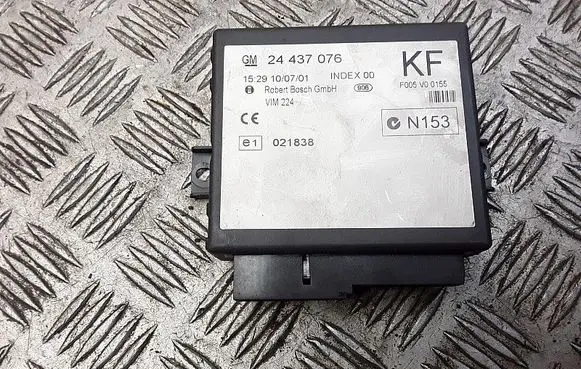 Opel Zafira A Door central lock control unit/module 24437076