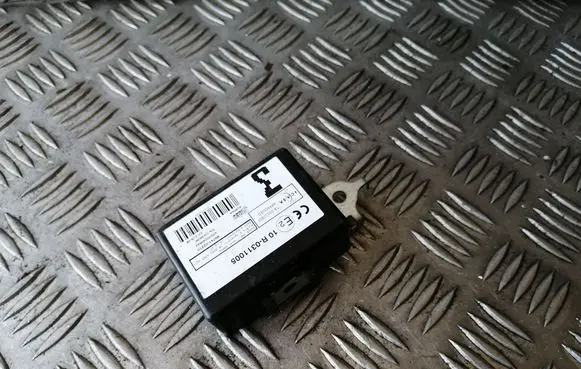 Toyota Avensis T270 Door control unit/module 8974102210 VZS000048593