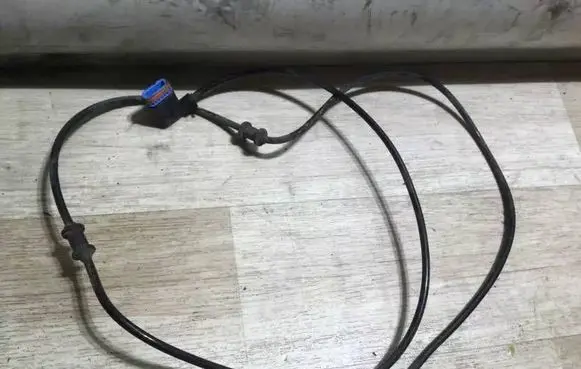 Mercedes-Benz C W204 Rear ABS sensor wiring a2045404605