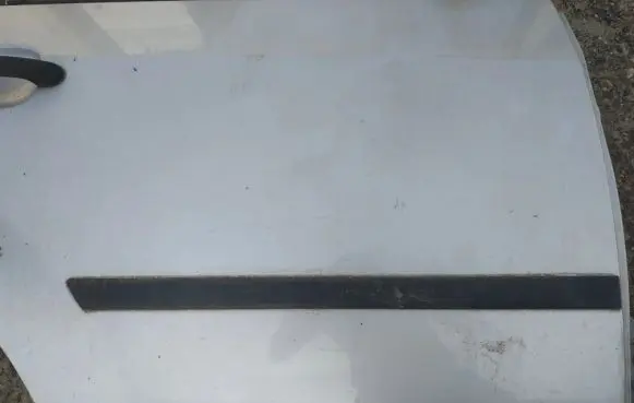 Rear door trim (molding)