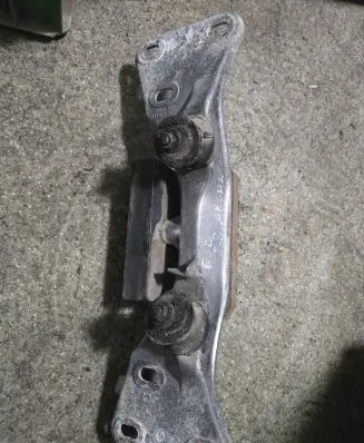 BMW 7 E38 Gearbox mounting bracket 1092550 1092551