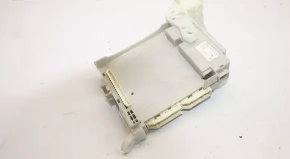 Toyota Prius (XW30) Central body control module 8273047441