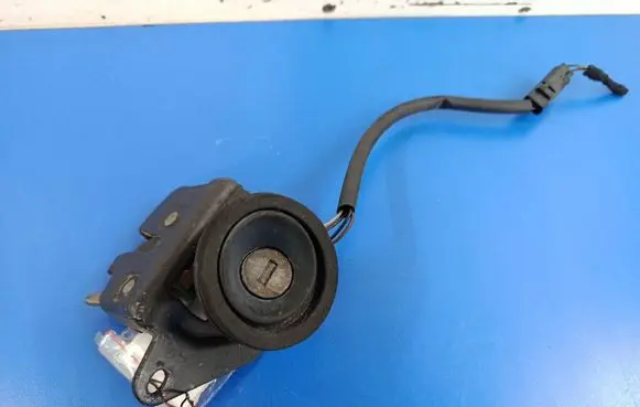 Tailgate/trunk/boot lock/catch/latch