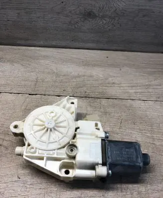 Mercedes-Benz E W212 Front door window regulator motor A2048200142 1101 971219100