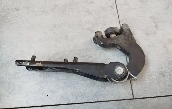 Renault Master III Sliding door middle roller runner 777648642R