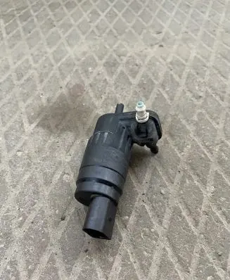 Volkswagen Golf VII Windscreen/windshield washer pump 1K6955651 623006039