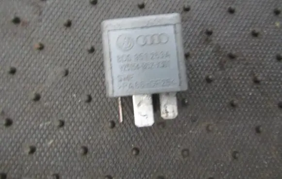 Audi A6 S6 C6 4F Other relay 8d0951253a