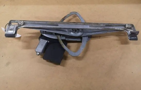 Ford Focus Front door window regulator with motor 3M51R23200BF 30798110AB 070831979038100
