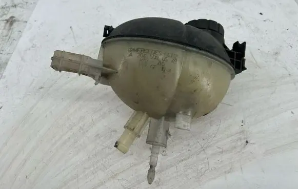 Mercedes-Benz C AMG W204 Coolant expansion tank/reservoir A2045000549