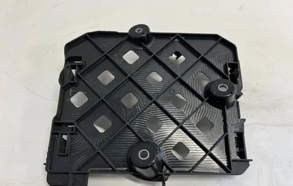 Porsche Cayenne (9Y0 9Y3) Engine control unit holder 4M0907650C